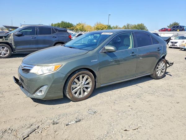 2013 TOYOTA CAMRY SOLA Hybrid — Front 3/4