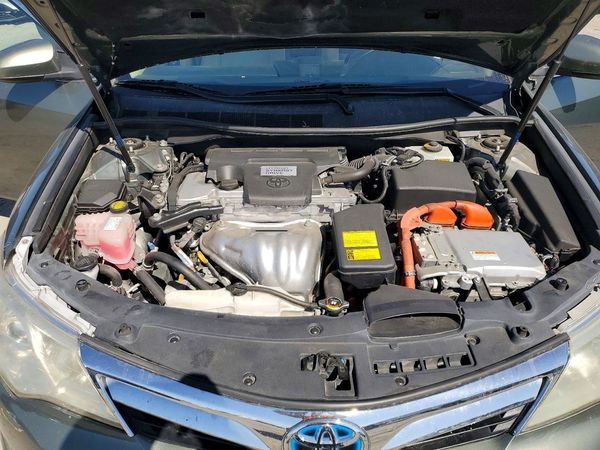 2013 TOYOTA CAMRY SOLA Hybrid — Engine bay