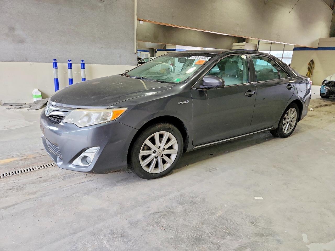 2012 TOYOTA CAMRY SOLA Hybrid — Front 3/4