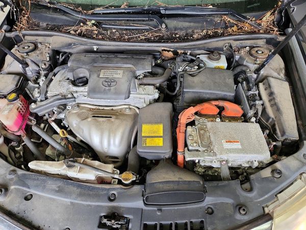 2012 TOYOTA CAMRY SOLA Hybrid — Engine bay