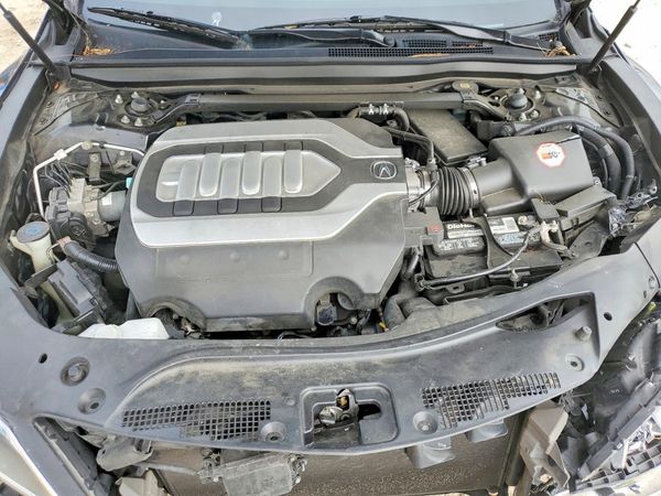 2014 ACURA RLX Advance — Engine bay