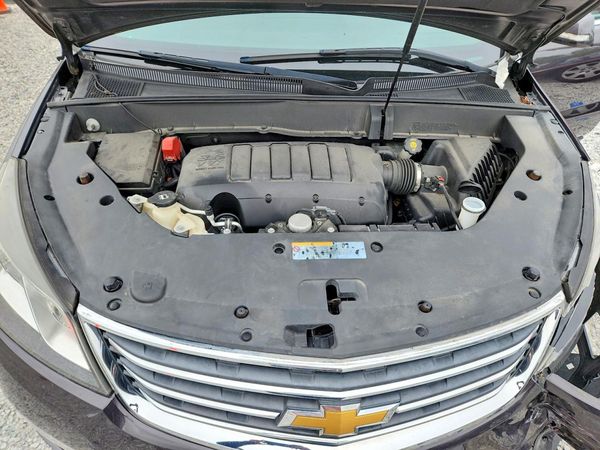 2014 CHEVROLET TRAVERSE 1LT — Engine bay