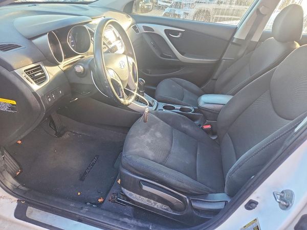2016 HYUNDAI ELANTRA — DENT