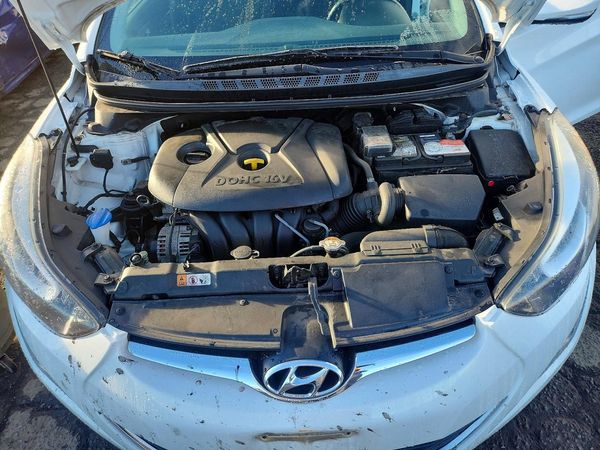 2016 HYUNDAI ELANTRA — Engine bay