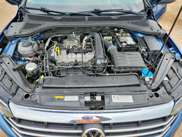 2019 VOLKSWAGEN JETTA SEL — Engine bay