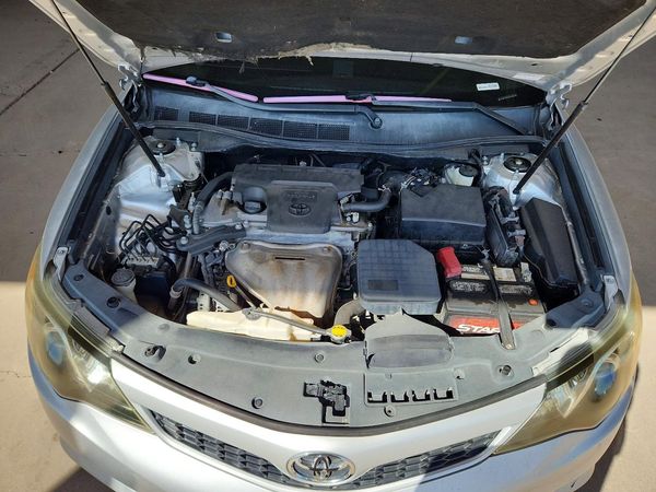 2012 TOYOTA CAMRY — Engine bay