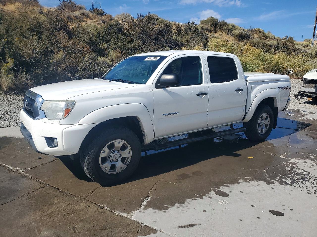 2015 TOYOTA TACOMA Delux Grade — Front 3/4