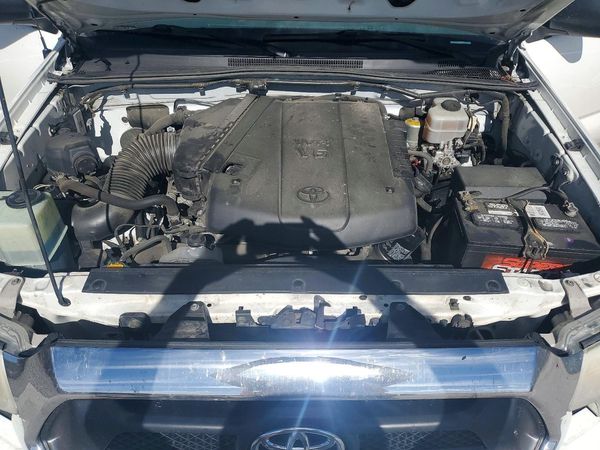 2015 TOYOTA TACOMA Delux Grade — Engine bay
