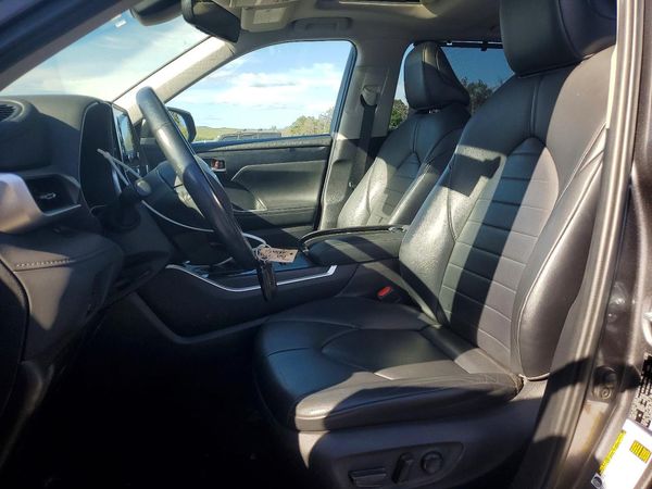 2021 TOYOTA HIGHLANDER XLE — DENT