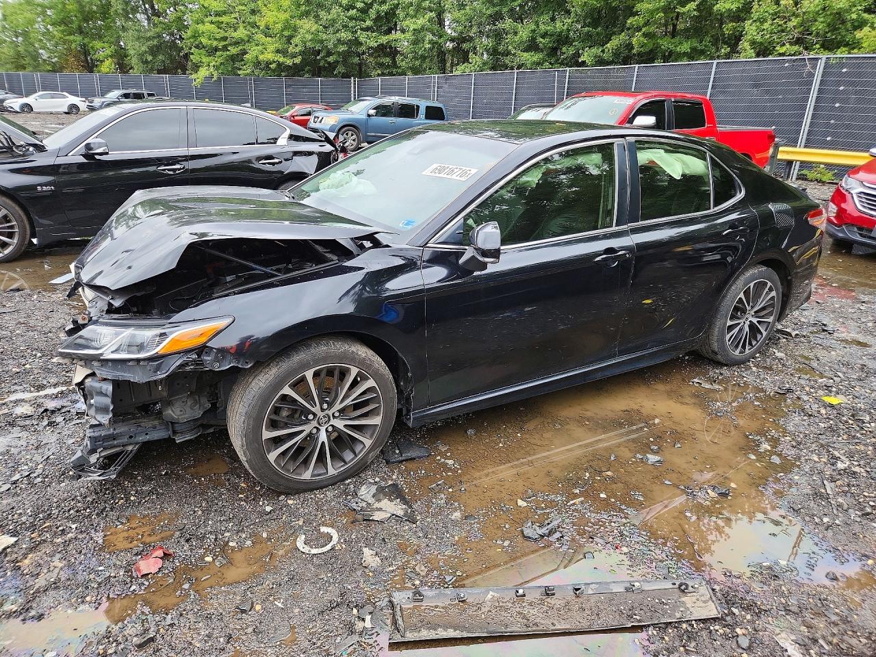 2018 TOYOTA CAMRY LE/SE/XLE/XSE — Front 3/4