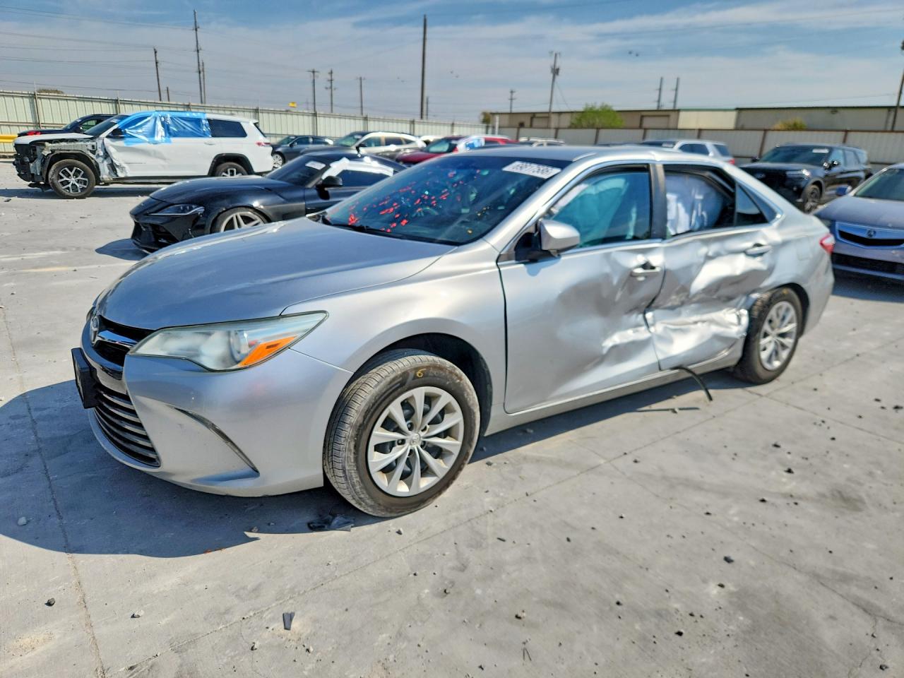 2017 TOYOTA CAMRY LE/SE/XLE/XSE — Front 3/4