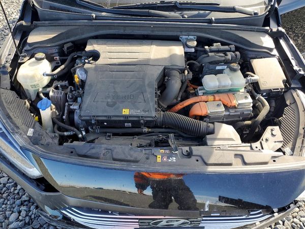2018 HYUNDAI IONIQ Limited w/Ultimate (HEV) — Engine bay