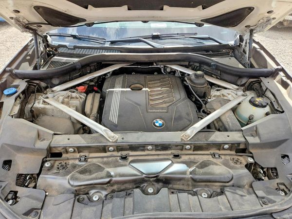 2020 BMW X5 xDrive40i — Engine bay