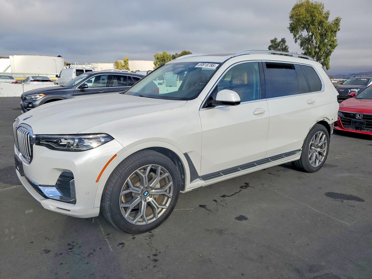 2020 BMW X7 xDrive40i — Front 3/4