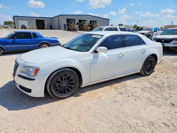 2014 CHRYSLER 300 — DSFA — Front 3/4