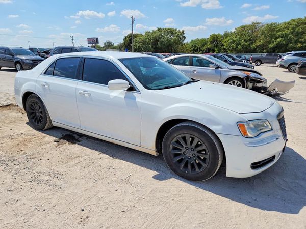 2014 CHRYSLER 300 — Passenger 3/4