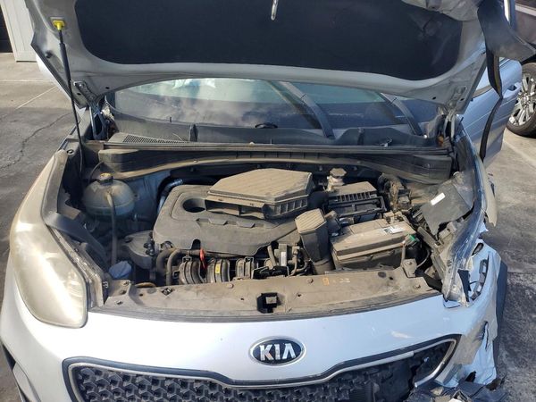 2019 KIA SPORTAGE LX — Engine bay
