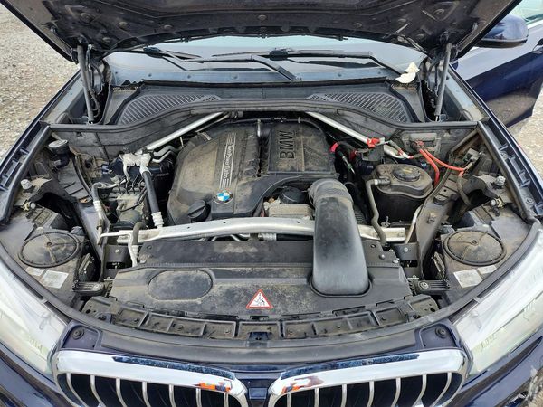 2015 BMW X5 xDrive35i — Engine bay