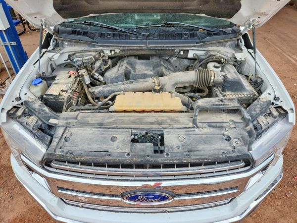 2019 FORD F150 — Engine bay