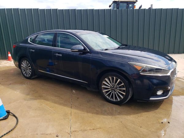 2017 KIA CADENZA — Passenger 3/4
