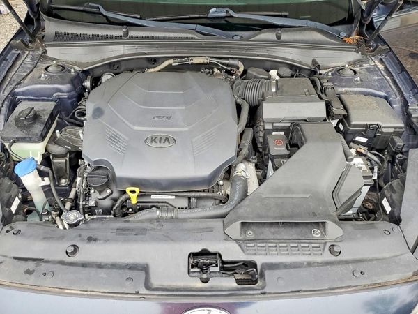2017 KIA CADENZA — Engine bay
