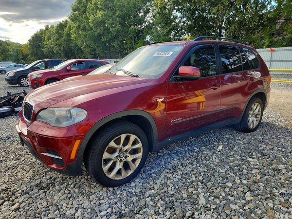 2012 BMW X5 xDrive35i — Front 3/4
