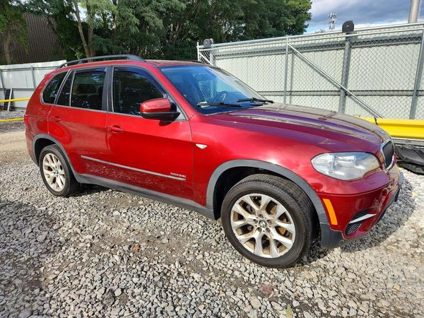 2012 BMW X5 xDrive35i — Passenger 3/4