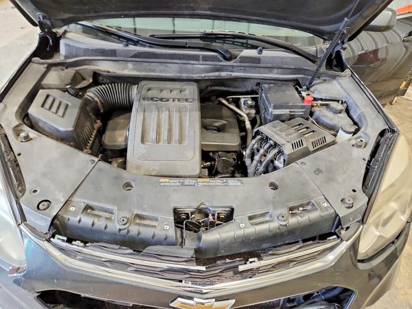 2017 CHEVROLET EQUINOX LT / FL — Engine bay