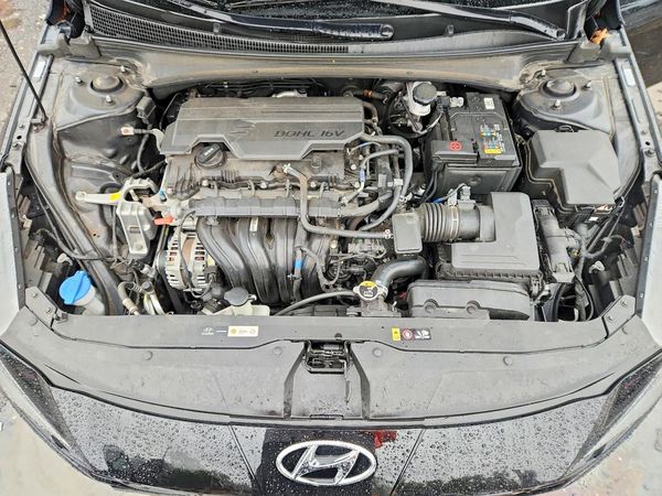 2023 HYUNDAI ELANTRA SEL — Engine bay