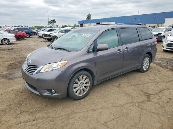 2014 TOYOTA SIENNA — DSFA — Front 3/4