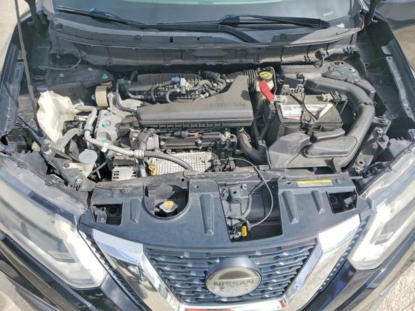 2018 NISSAN ROGUE — Engine bay