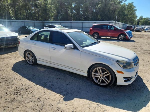 2013 MERCEDES-BENZ C C250 — Passenger 3/4