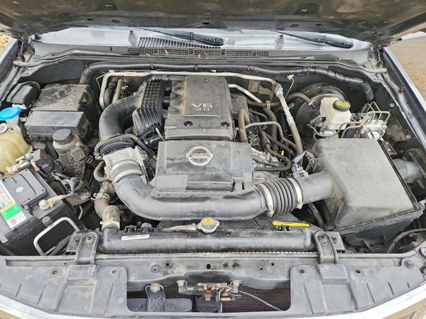2019 NISSAN FRONTIER — Engine bay