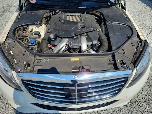 2015 MERCEDES-BENZ S-CLASS S550 — Engine bay
