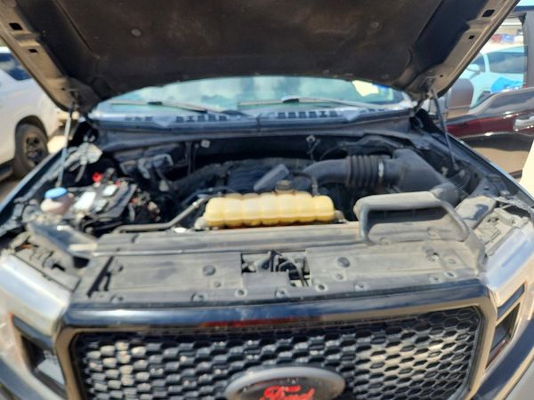 2018 FORD F150 — Engine bay