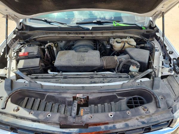 2023 CHEVROLET TAHOE FL — Engine bay