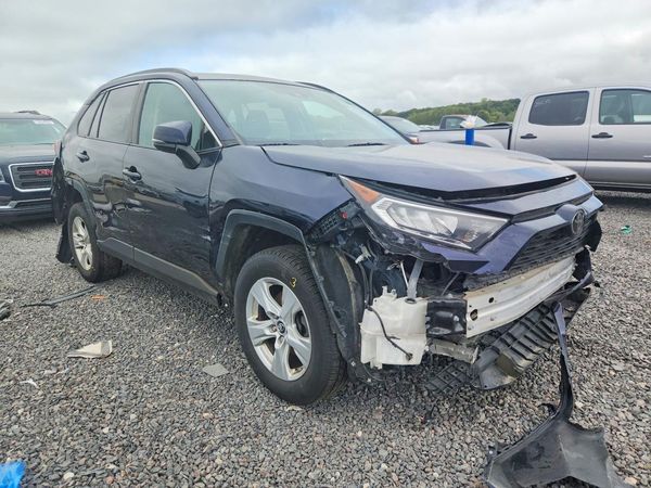 2019 TOYOTA RAV4 XLE / XLE Premium 4WD — Passenger 3/4