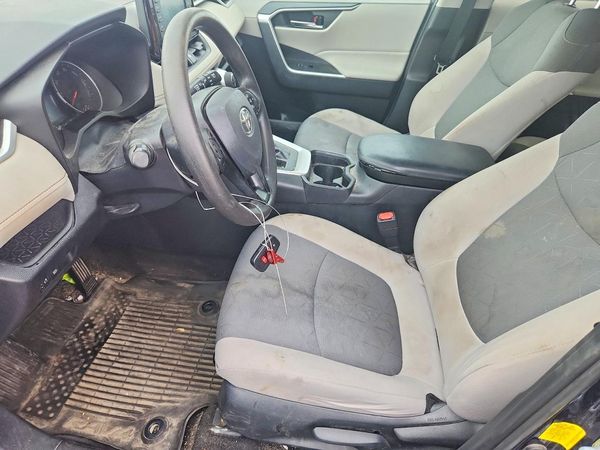 2019 TOYOTA RAV4 XLE / XLE Premium 4WD — DENT