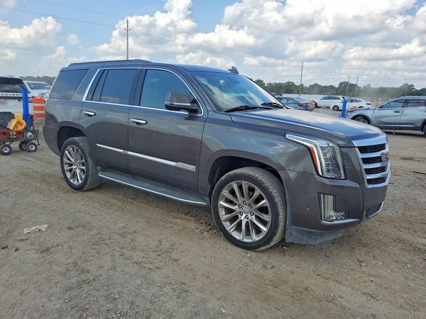 2020 CADILLAC ESCALADE Luxury — Passenger 3/4