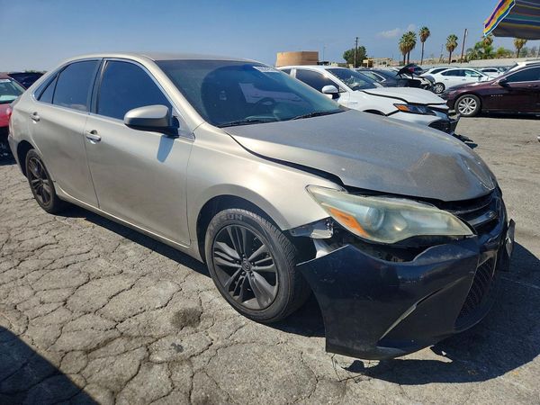2015 TOYOTA CAMRY — Passenger 3/4