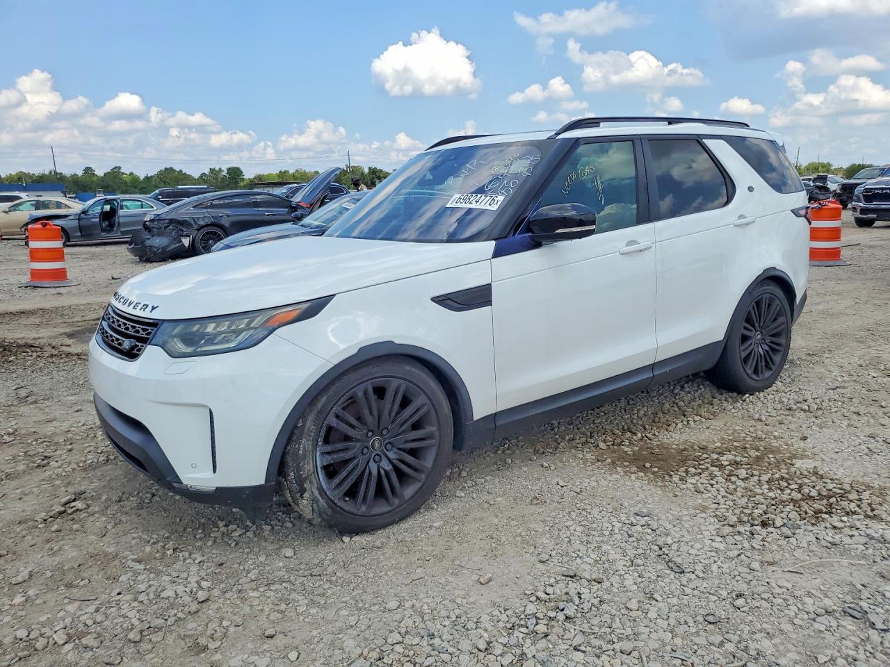 2017 LAND ROVER DISCOVERY HSE — Front 3/4
