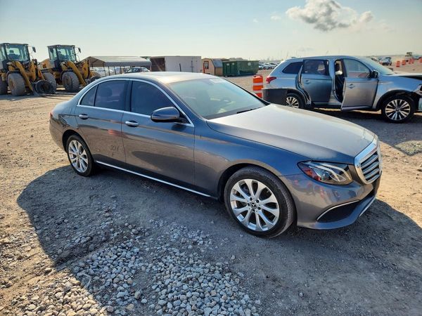 2019 MERCEDES-BENZ E-CLASS E300 — Passenger 3/4