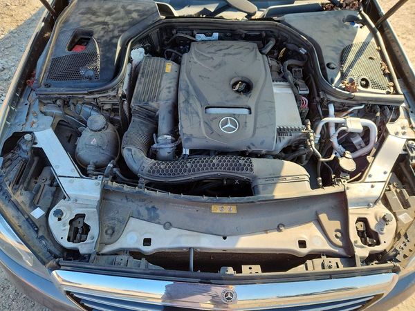 2019 MERCEDES-BENZ E-CLASS E300 — Engine bay