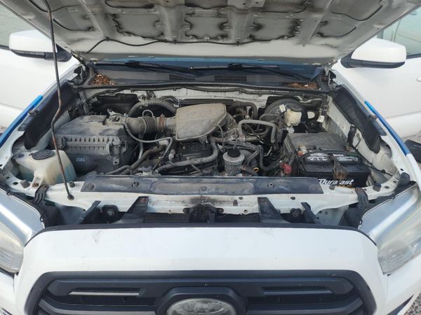2018 TOYOTA TACOMA SR/SR5 — Engine bay