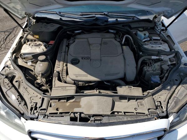 2014 MERCEDES-BENZ E-CLASS E350 — Engine bay