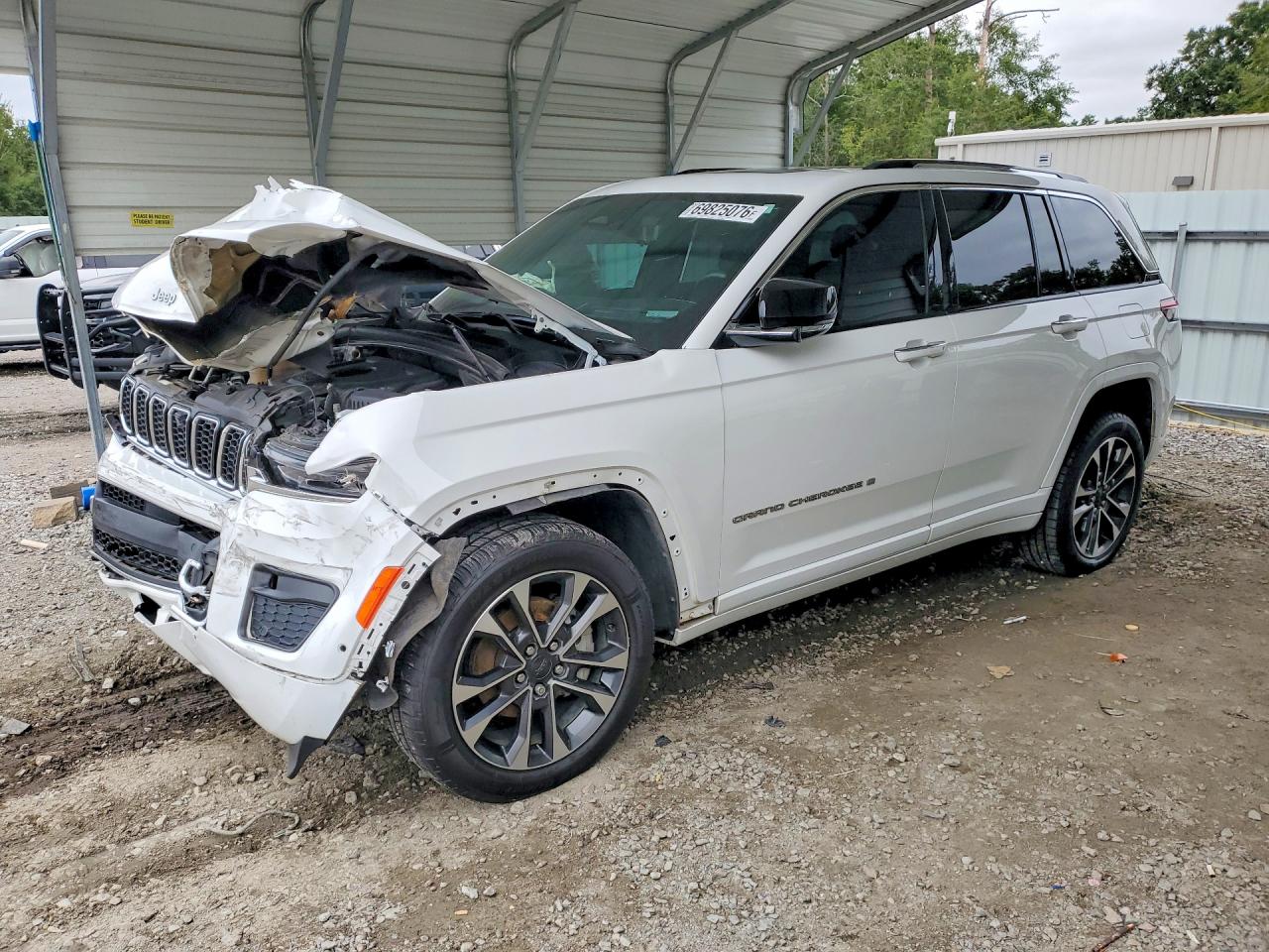 2023 JEEP CHEROKEE Overland — Front 3/4