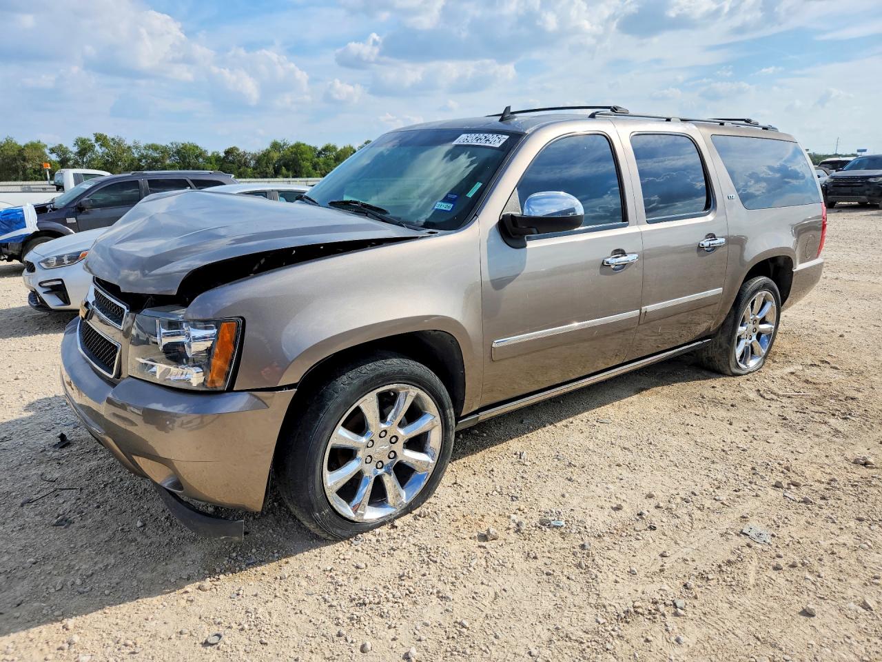 2014 CHEVROLET SUBURBAN LTZ — Front 3/4