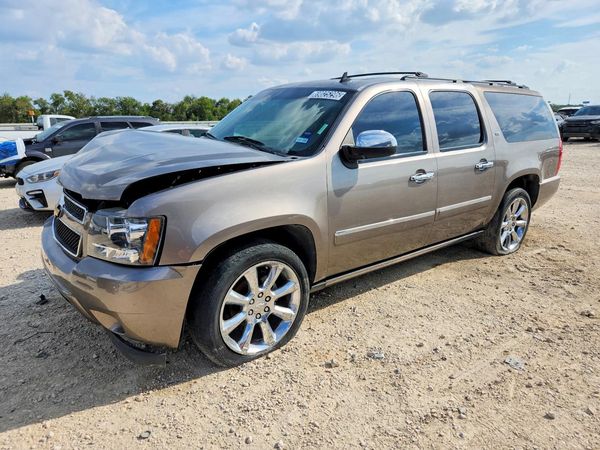 2014 CHEVROLET SUBURBAN LTZ — Front 3/4