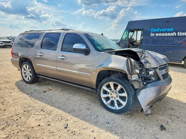 2014 CHEVROLET SUBURBAN LTZ — Passenger 3/4