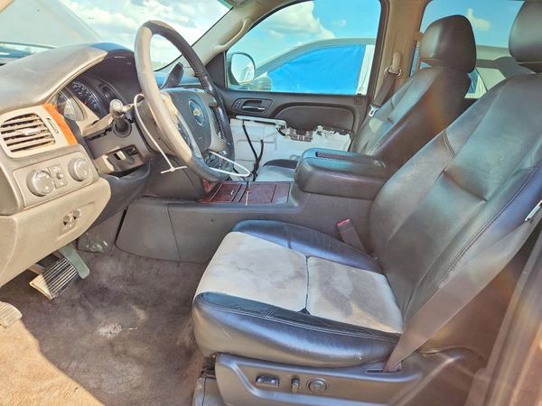2014 CHEVROLET SUBURBAN LTZ — DENT